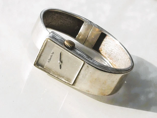 Montre pour femme des années 1970 - France