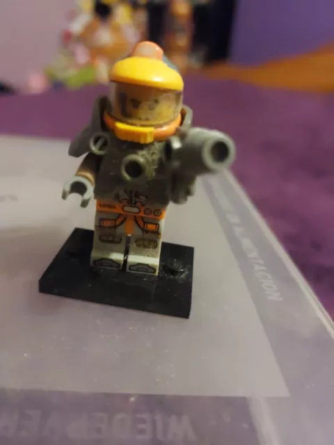 Lego Series 17 Minifigure Retro Spaceman 71018