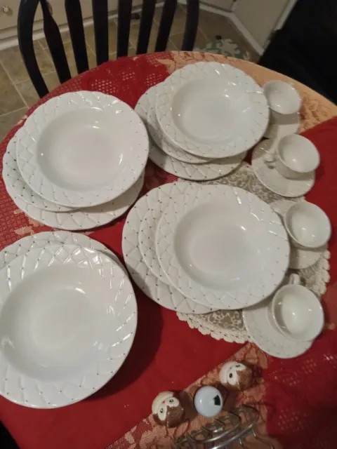 Golden Quilt Tabletops Unlimited Dinnerware Set Of 4