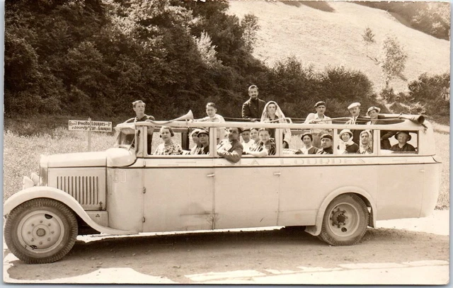 65 LOURDES - CARTE PHOTO - promenade en autobus
