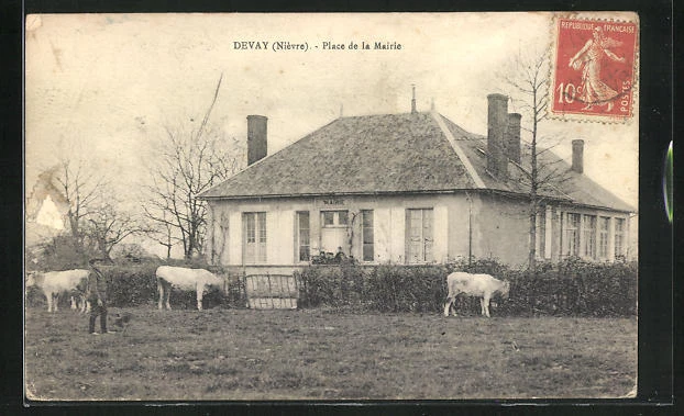 CPA Devay, Place de la Mairie