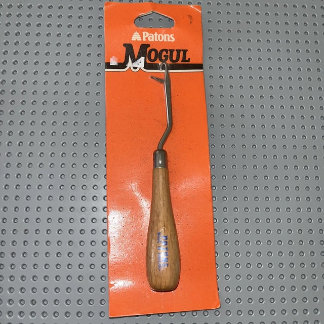 Herramienta de fabricación de alfombras vintage Patons mango de madera gancho 16 cm, mechón de alfombra de clip
