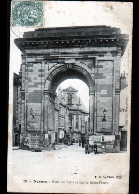 NEVERS (58) Publicité murale à la PORTE DE PARIS & EGLISE ST-PIERRE animée 1904