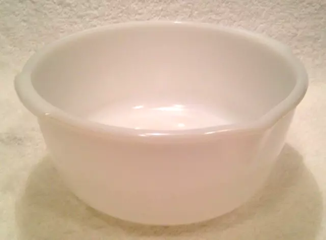 https://www.picclickimg.com/OCMAAOSwa9RlN3Fp/Large-vintage-Milk-Glass-Mixing-Bowl-Glasbake-for.webp