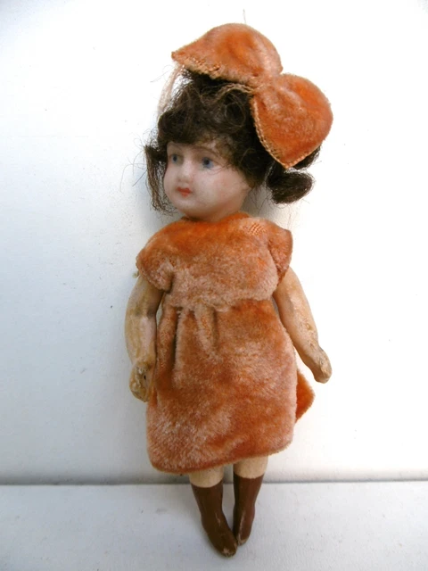 Mignonnette allemande, entièrement en biscuit, moule 890 taille 2, yeux