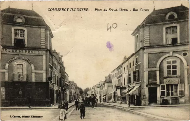 CPA Commercy-Place du Fer á Cheval-Rue Carnot (184178)