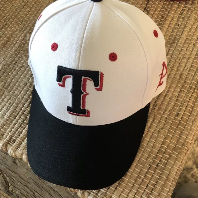 Texas Rangers  Arkansas Razorbacks Hat  Brand New Hogs SnapBack