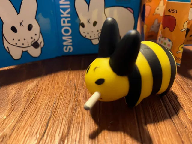 Frank Kozik Smorkin Labbit 3 vinyltoy Kidrobot 45 mm wasp 2/50