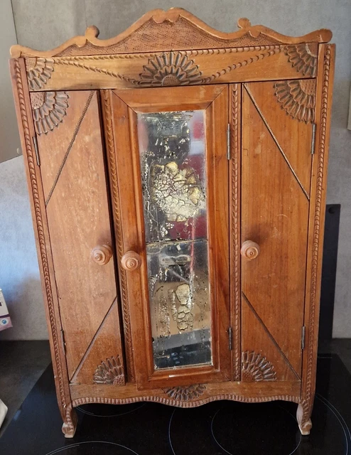 Armoire miniature en bois pour maison de poupée 1:12