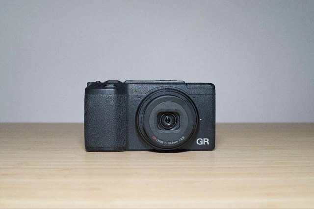 RICOH GR II Digital Camera 16.2MP Wireless Flash Built-In Wifi CMOS-Sensor / Box 2