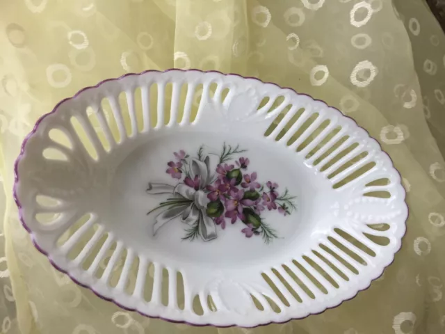 Reutter Porzellan Durchbruch Schale mit Ornamenten Veilchen Blumen