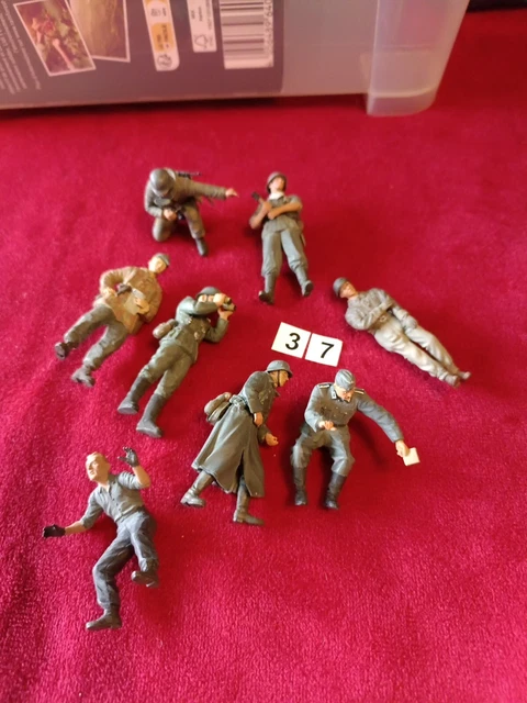 Kit Maquette Résine 1/35 Officier Allemand Et Fille WW2 - RK Non Peint