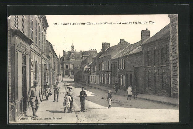 CPA Saint-Just-en-Chaussée, la Rue de l´Hotel-de-Ville 1917