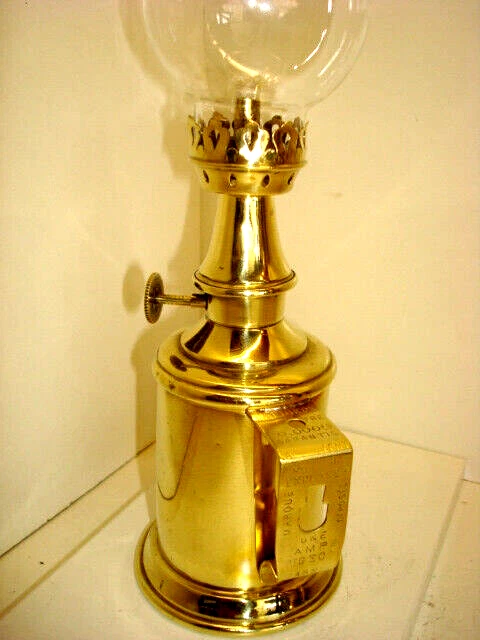 SUPERBE LAMPE PIGEON FABRIQUEE ENTRE 1899 et 1910 RESTAUREE (lampe à pétrole)