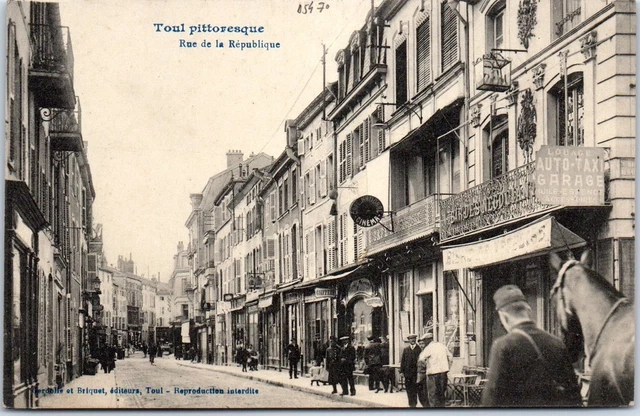 54 TOUL - Perspective de la rue de la republique.