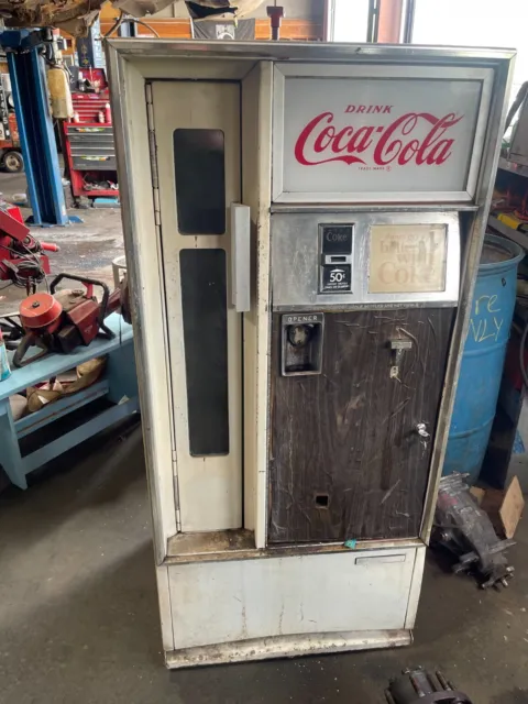 Vintage Coke Bottle / Can Vending Machine Cavalier USS-8-64 w/ Key 100% working