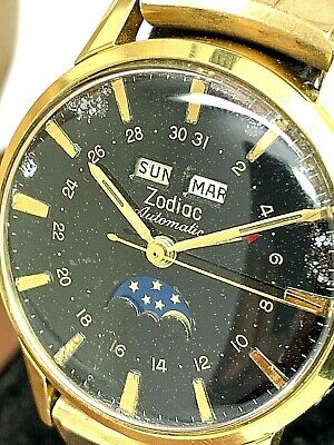 Zodiac Men's Watch Vintage Triple Date Calendar Moon Phase 34mm Swiss Automatic