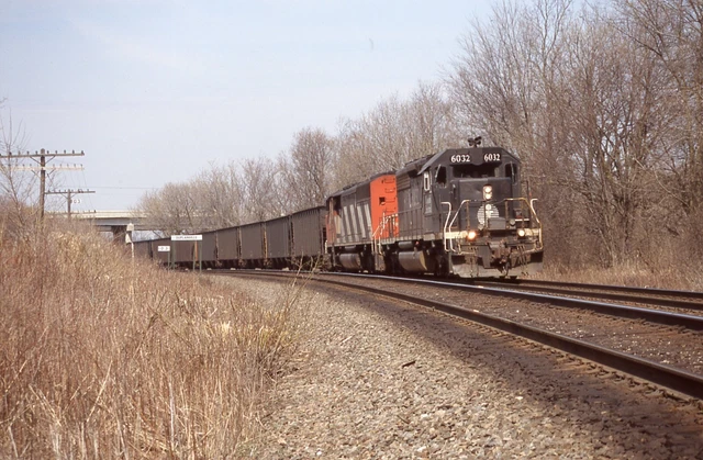 S: Orig Slide IC Illinois Central SD40-2 #6032+1 w/Train - Duplainville WI 2005