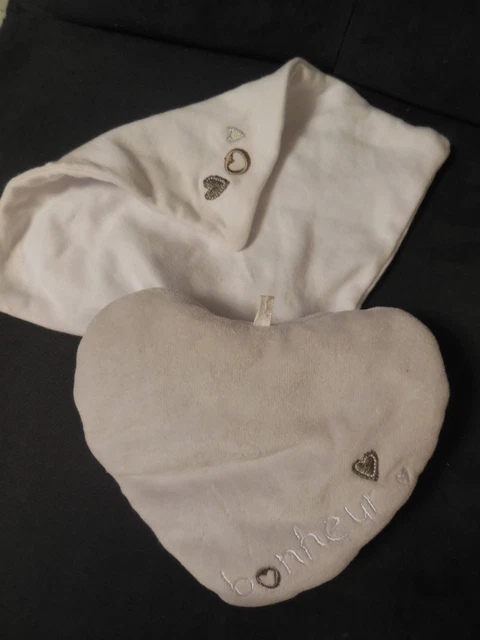 doudou plat coeur gris mouchoir blanc brodé bonheur FM SERVICE (2 dispo)