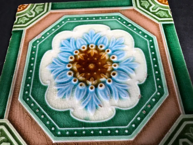 ART NOUVEAU VINTAGE FLOWER TILE MAJOLICA Architectural element