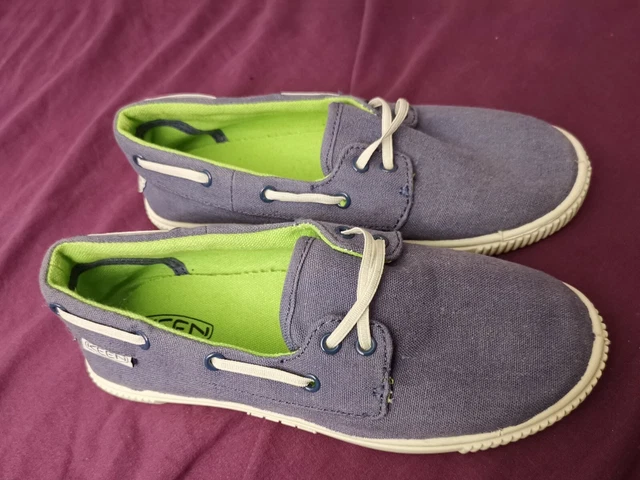Boys slip on canvas shoes Clearance