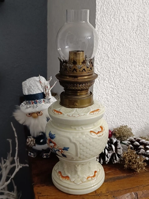 JOLIE LAMPE A PETROLE XIXe CORPS PORCELAINE PEINTE VERRE CRISTAL très