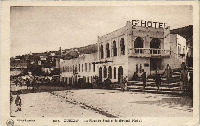 CPA AK MAROC OUEZZAN La place du Souk (10854)