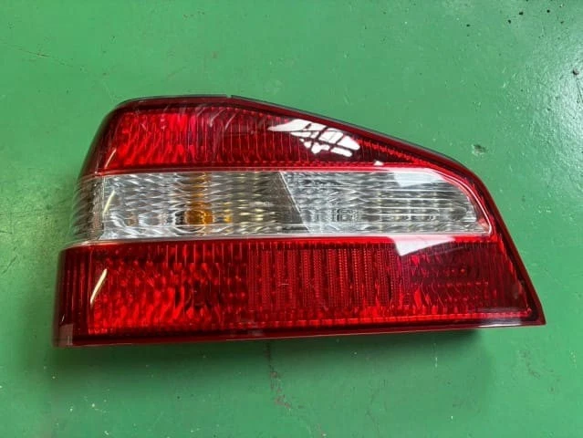 NISSAN Laurel 2000 GF-HC35 Left Tail Light [Used] [PA114218946]