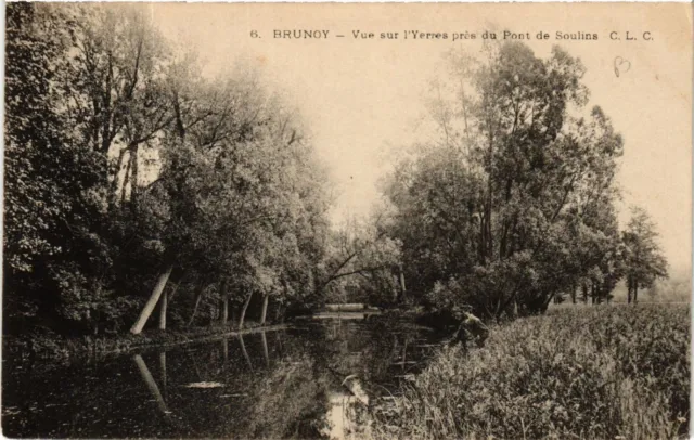 CPA BRUNOY - Vue sur l'Yerres pres du Pont de Soulins (489143)