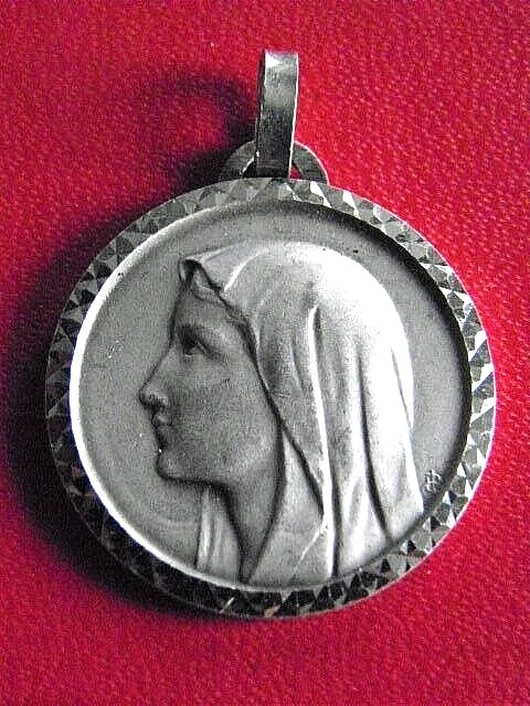 Medaille Religieuse Ancienne. Notre Dame De Lourdes. Metal Argente.