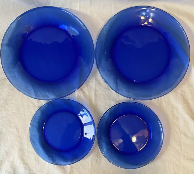 Set Of 4 COBALT BLUE GLASS PLATES, 2 Lunch/Salad 7.25”, 2 Dinner 10.5” MINT COND