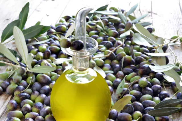 Olio extravergine d'oliva estratto a freddo 100% Italiano. 2 taniche da 5 litri 3
