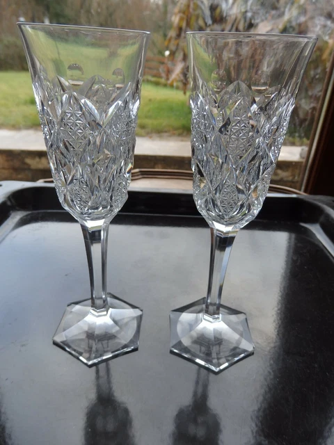 Arts de la table Verrerie Paire flutes champagne décor facetté verre ou cristal?