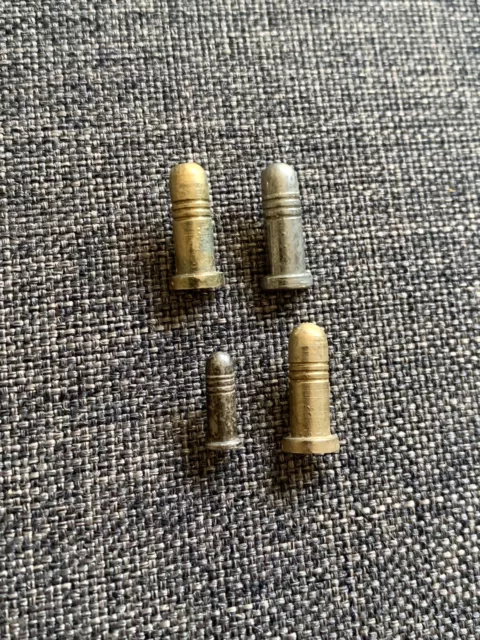 4 pin’s balle / munitions arme en métal