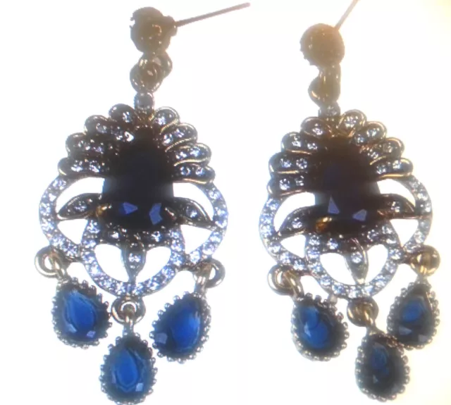 Magnifiques boucles d'oreilles percées lustre saphir cristal et strass neuves