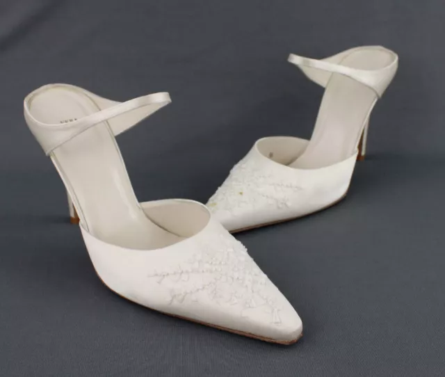 Vera Wang Women's Ivory Satin Beaded Heels Size 9