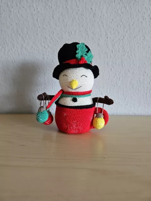 Amigurumi Schneemann in Tasse mit Weihnachtskugeln, Winter-Weihnachts-Deko, Neu