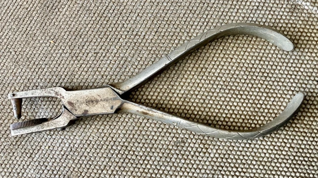 Paire de bougeoirs cobra - France, vers les années 1920 - En vente sur F
