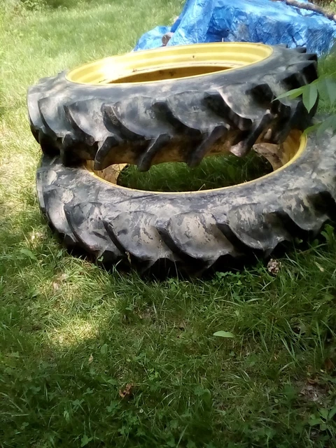 2 used tractor tires Firestone 13.6-46 on John Deere rims