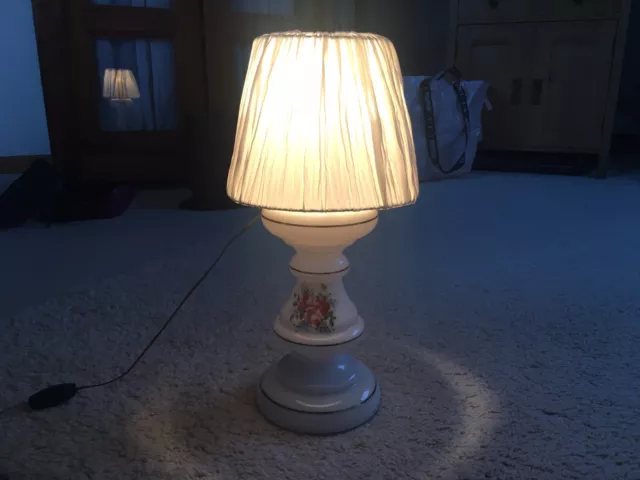 Wunderschöne alte Jugendstil Lampe aus Milchglas - Petroleumlampe Elektrisch