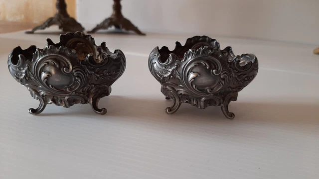 Anciennes salière et poivrière Louis XV en métal argenté
