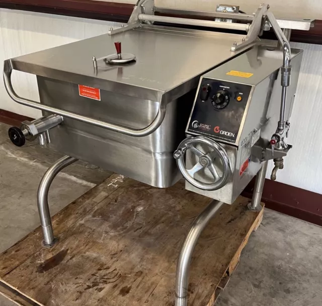 Used Groen 30 Gallon Electric Manual Tilt Skillet BPM-30E from School
