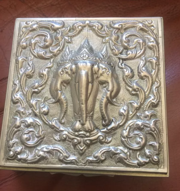 Scatola elefante repousse orientale marcata Siam (argento sterling 925) molto bella