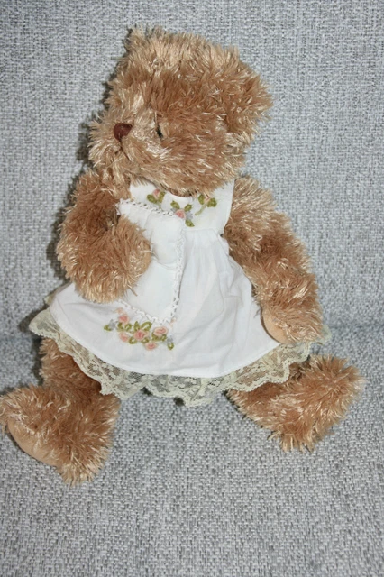 Louise Mansen Doudou Peluche Ours Beige Marron Robe Blanche Coussin Kom9