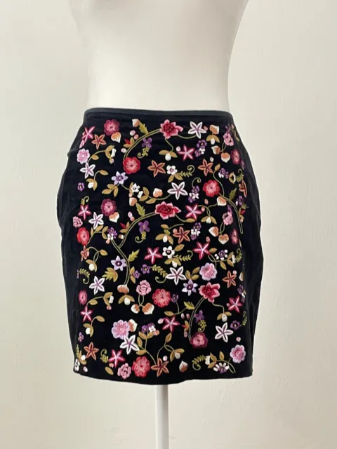 Betsey Johnson New York Black Label Velvet Floral Embroidered Mini Skirt Size 6