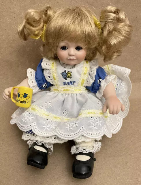 Marie Osmond Tiny Tot 5” Seated Porcelain Doll “Got Milk?” W/COA, Mug, Necklace