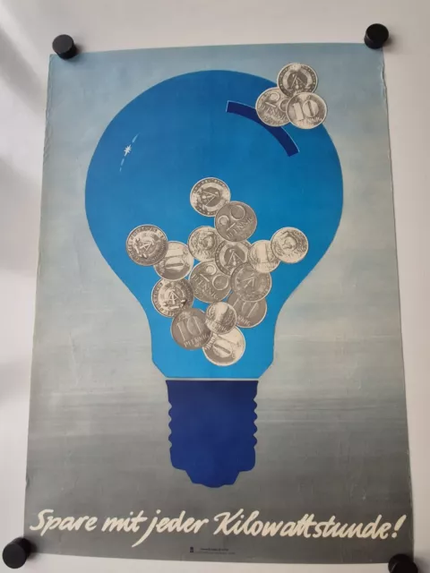 Plakat Damm Fiedler Spare mit jeder Kilowattstunde 1979 Glühlampe Original DDR