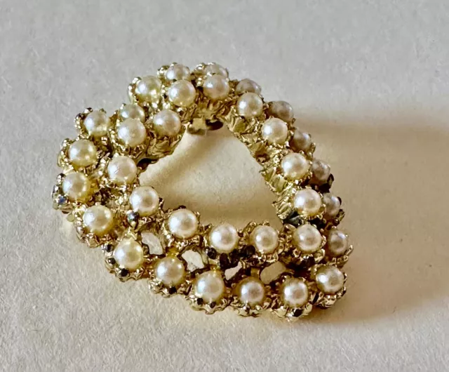 Double Cream Faux Pearl Heart Brooch Gold Tone Safety Clasp Sweet Classic Vtg