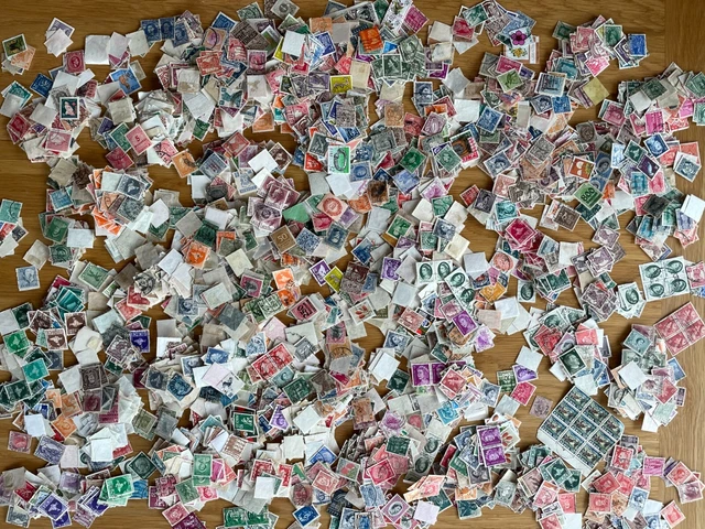 Worldwide small stamps, 200 grams, Approx 1500 stamps, kiloware