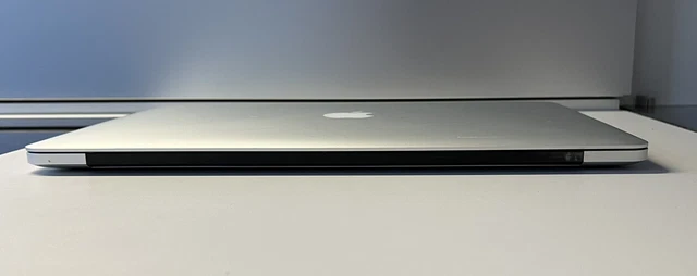 Apple MacBook Pro 15,4, 16 GB, 2,2 GHz i7 QuadCore i7, 250 GB unità di memoria a stato solido, Monterey 5